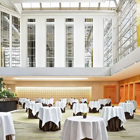 Sheraton Brussels Airport Szálloda 4*